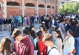 Locura en La Glorieta para conseguir entradas para la Feria taurina