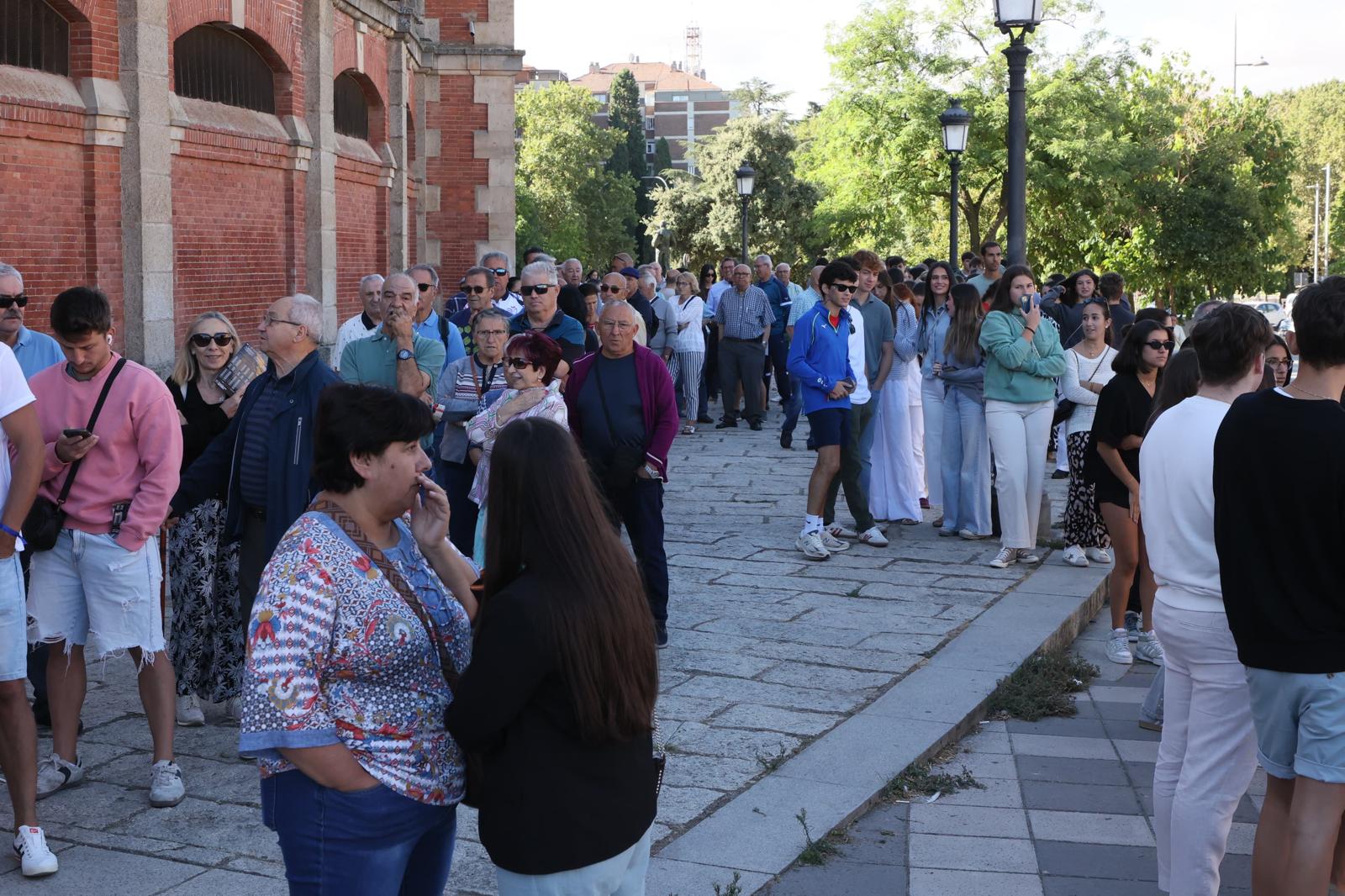 Locura en La Glorieta para conseguir entradas para la Feria taurina
