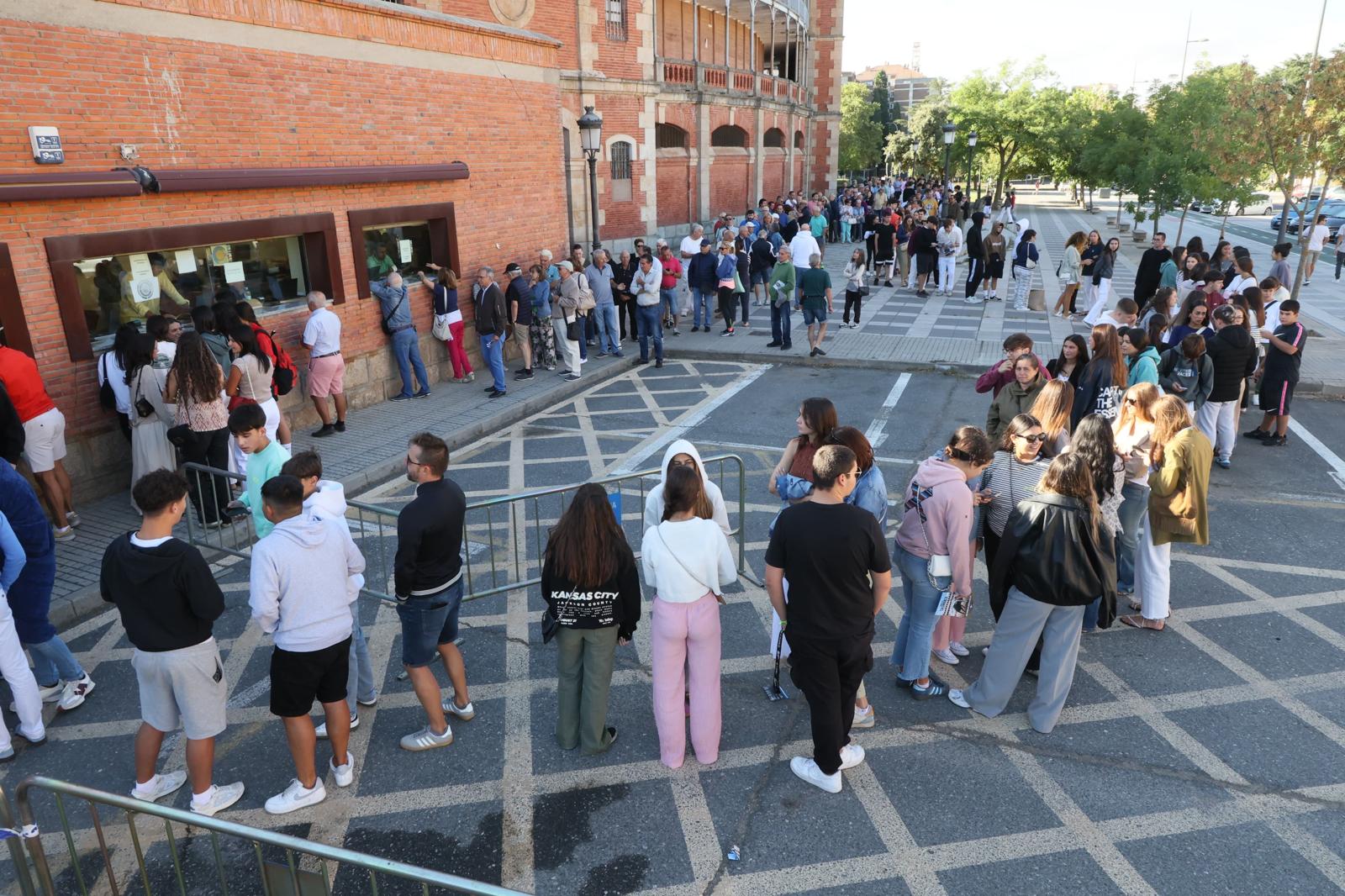 Locura en La Glorieta para conseguir entradas para la Feria taurina