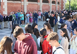Multitud de personas se agolpaban en La Glorieta.