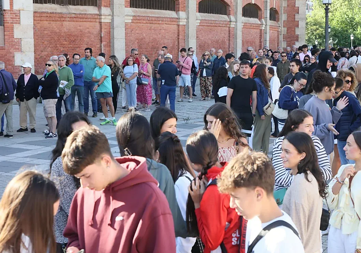 Multitud de personas se agolpaban en La Glorieta.
