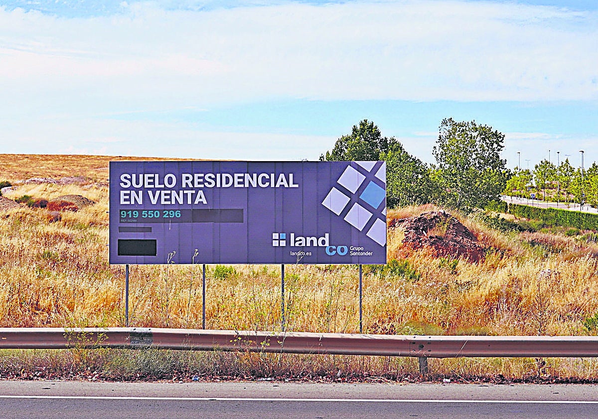 Cartel para anunciar la venta de suelo residencial en la zona del Marín.
