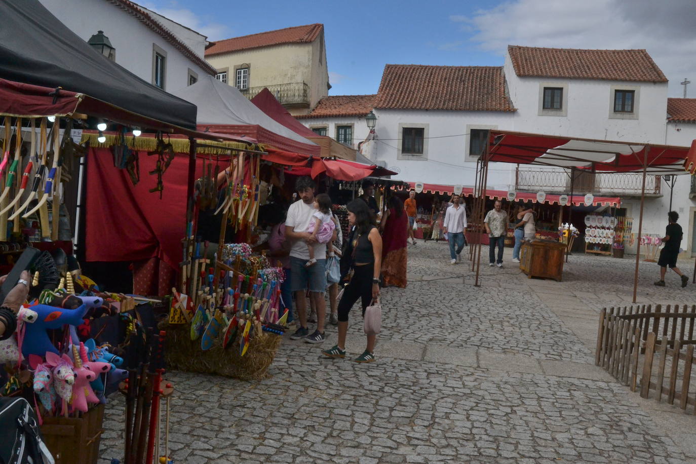 El ondear de las banderas marca el inicio de la recreación del cerco francés a Almeida