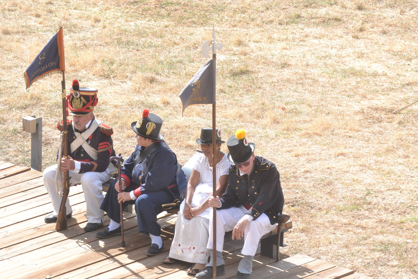 El ondear de las banderas marca el inicio de la recreación del cerco francés a Almeida