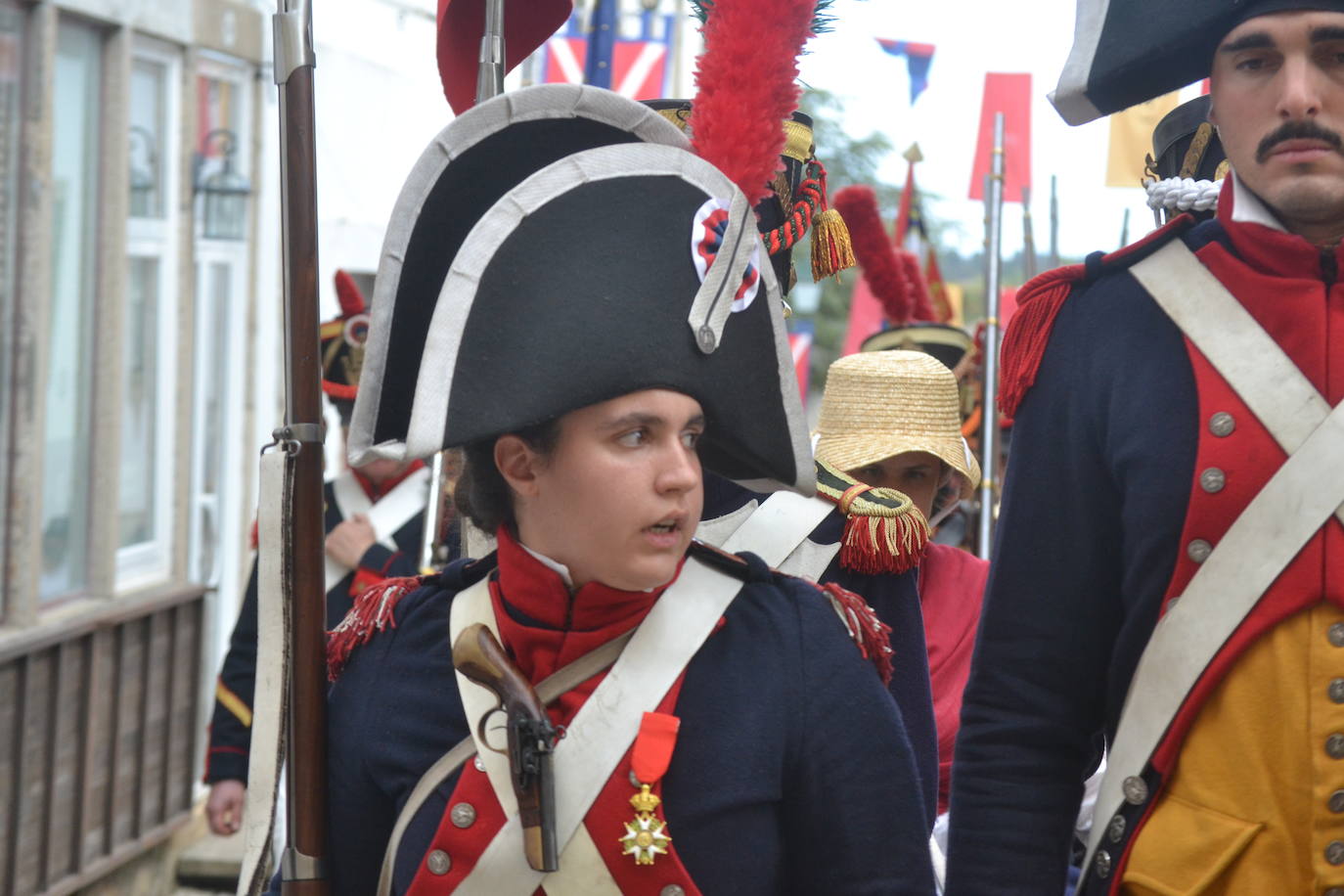 El ondear de las banderas marca el inicio de la recreación del cerco francés a Almeida