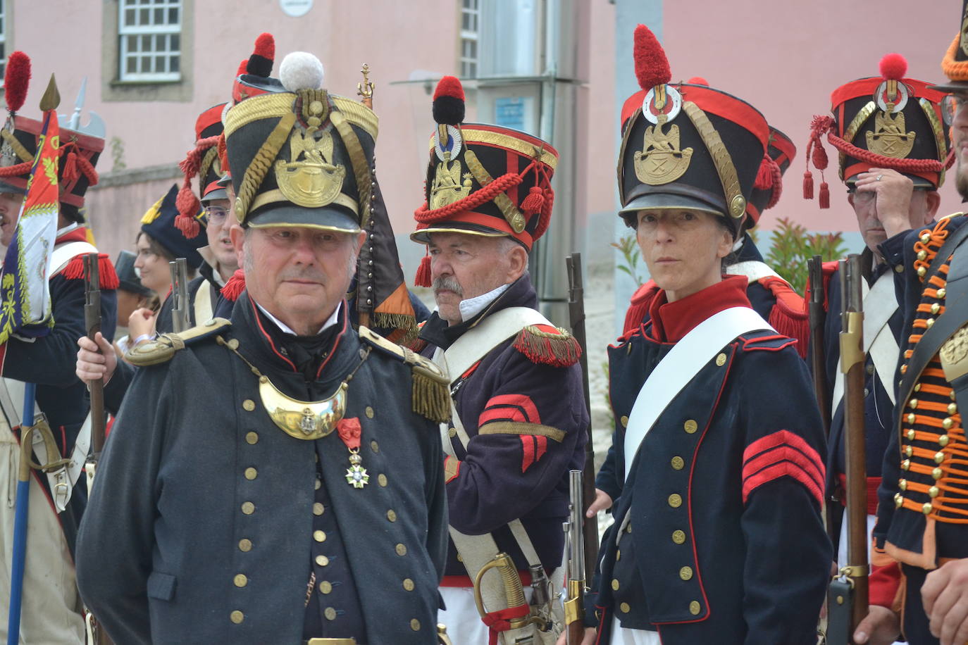 El ondear de las banderas marca el inicio de la recreación del cerco francés a Almeida