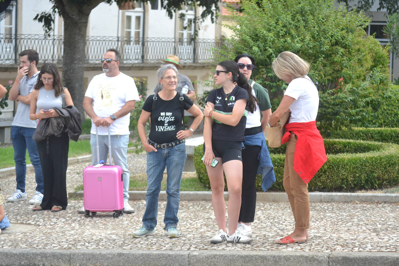 El ondear de las banderas marca el inicio de la recreación del cerco francés a Almeida