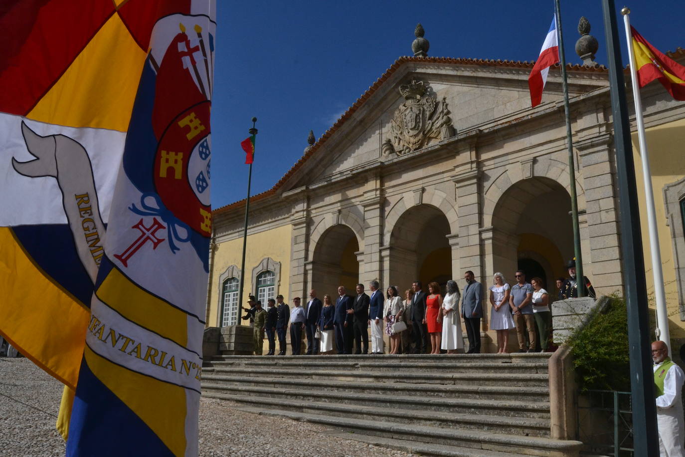 El ondear de las banderas marca el inicio de la recreación del cerco francés a Almeida
