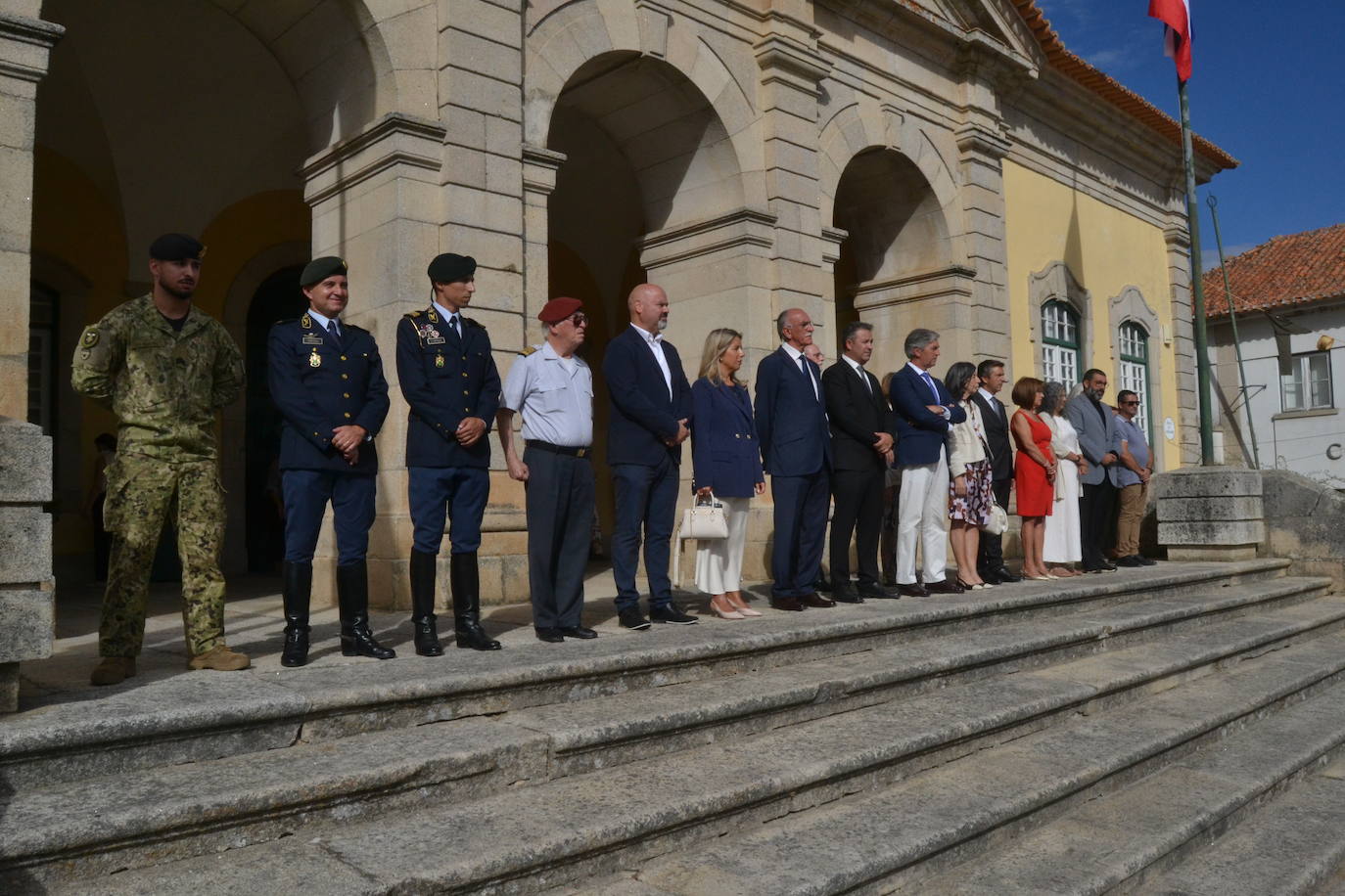 El ondear de las banderas marca el inicio de la recreación del cerco francés a Almeida
