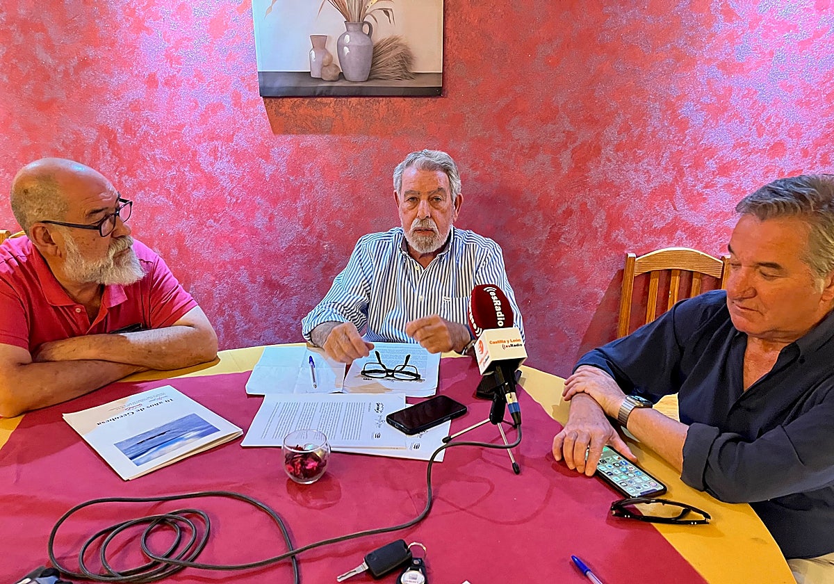 Alberto Segade, Francisco Montero y Juan José Estévez en un acto informativo en Béjar.