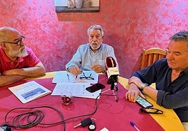 Alberto Segade, Francisco Montero y Juan José Estévez en un acto informativo en Béjar.