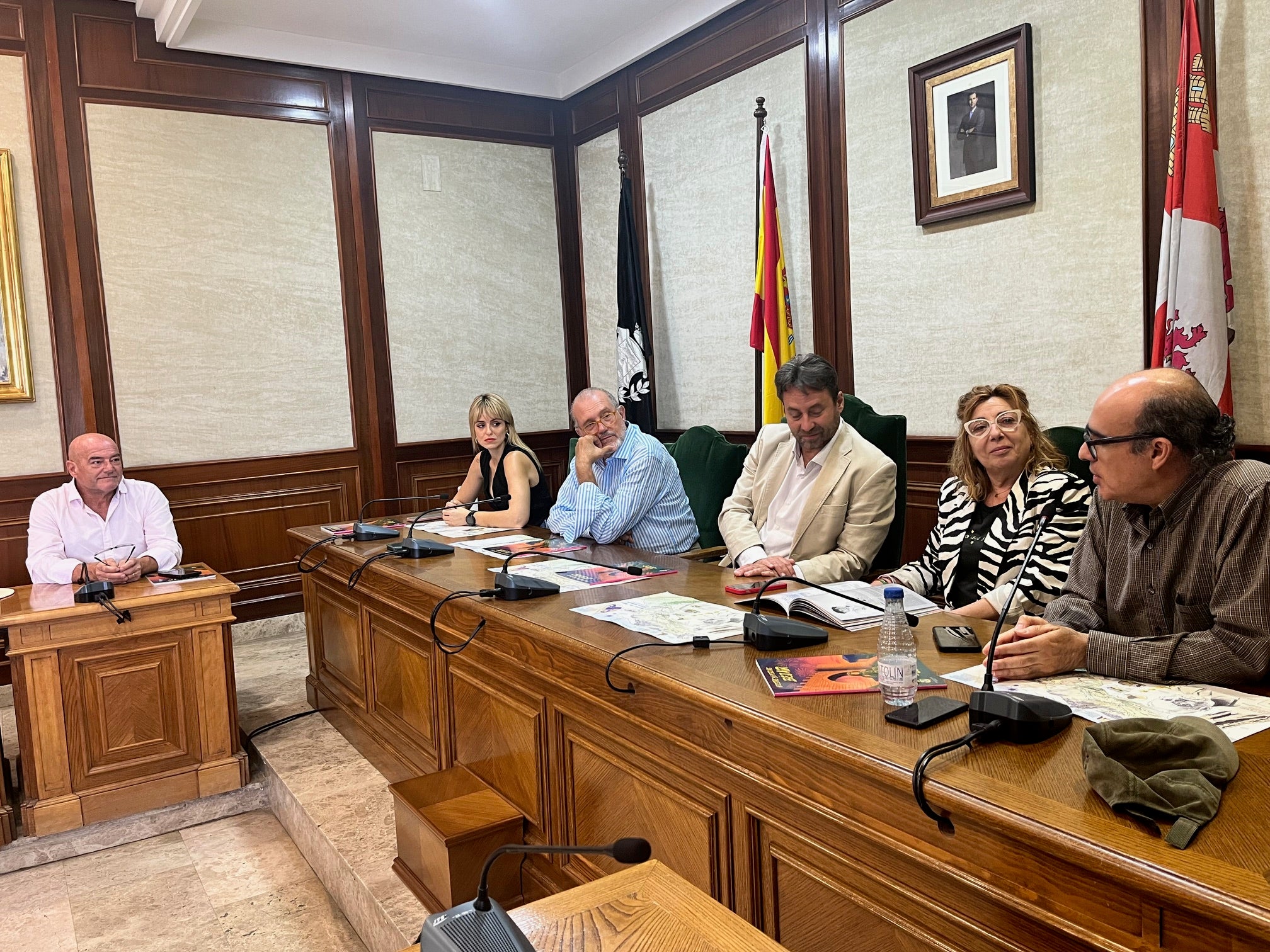 Multitudinario inicio festivo en Béjar con el desfile de las peñas