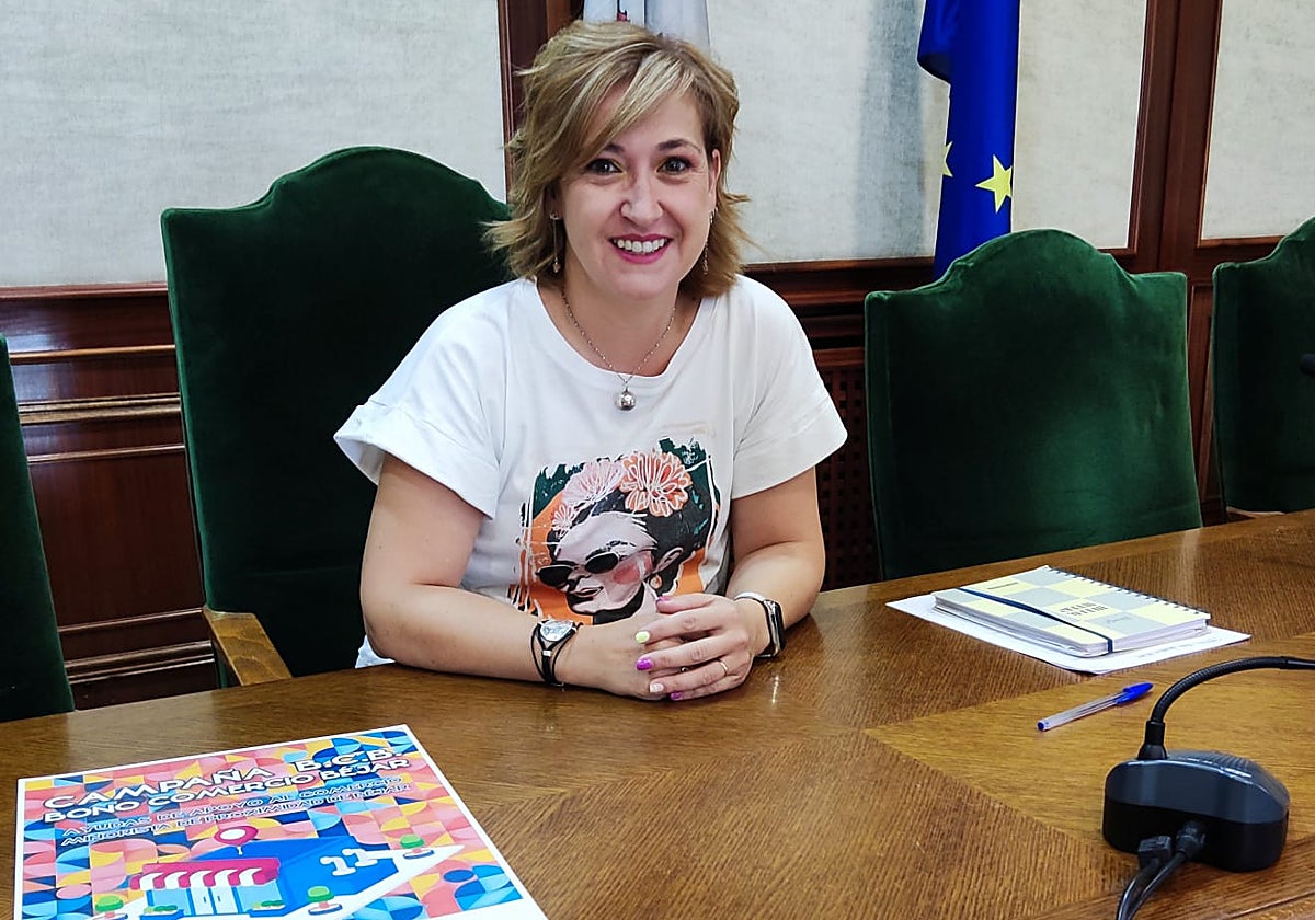 Imagen de la concejala de Comercio, Rosa Torres, en el Ayuntamiento.