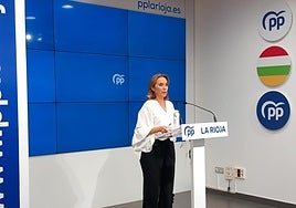 Imagen de Cuca Gamarra durante un acto.