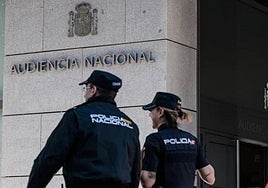 Agentes de la Policía Nacional.