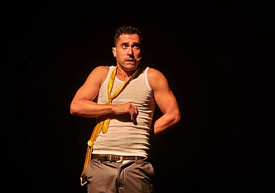 Edu Ferrés durante su obra, "Loser"