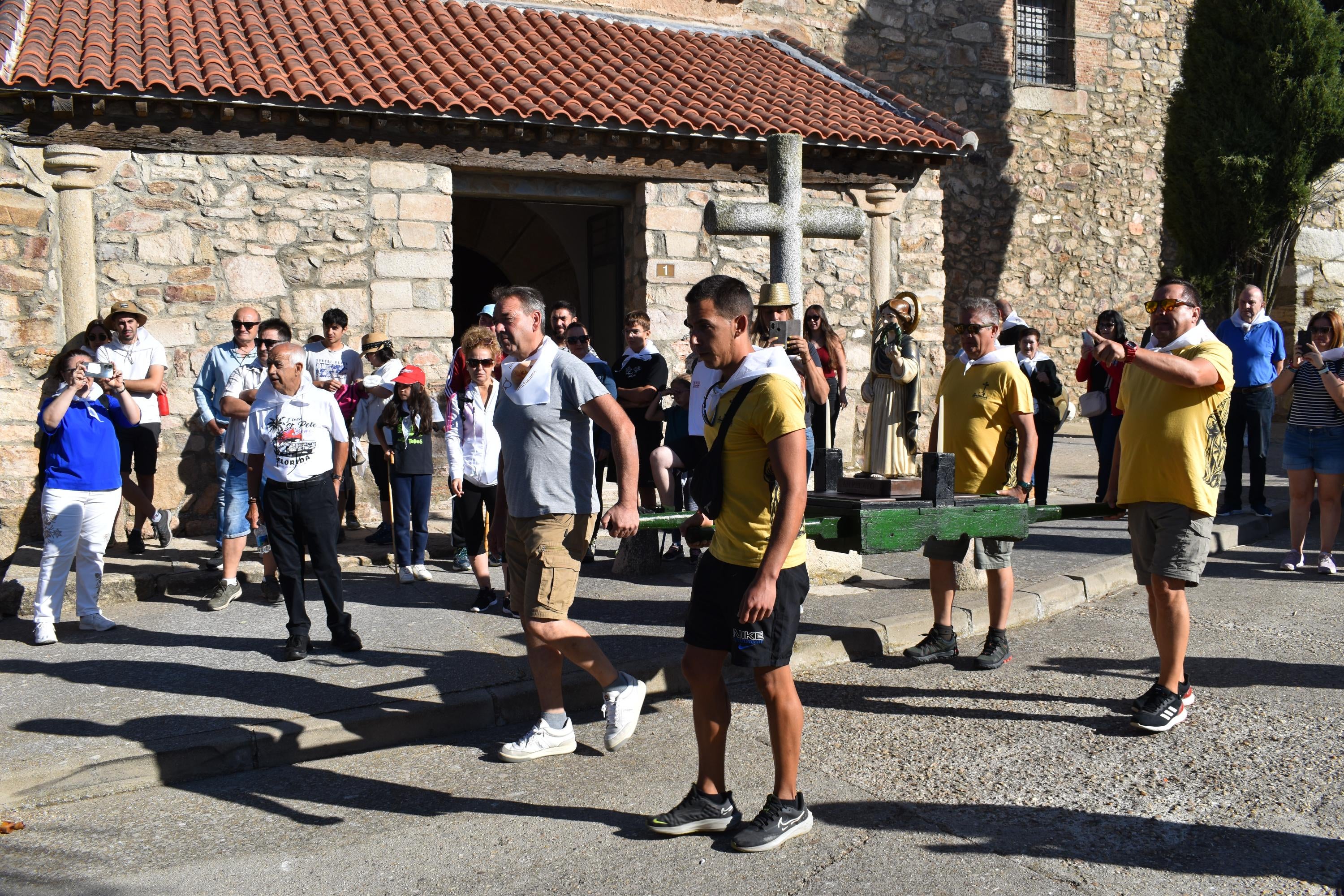 Unión y esperanza con la primera piedra para recuperar la antigua ermita de la Cuesta de San Pelayo