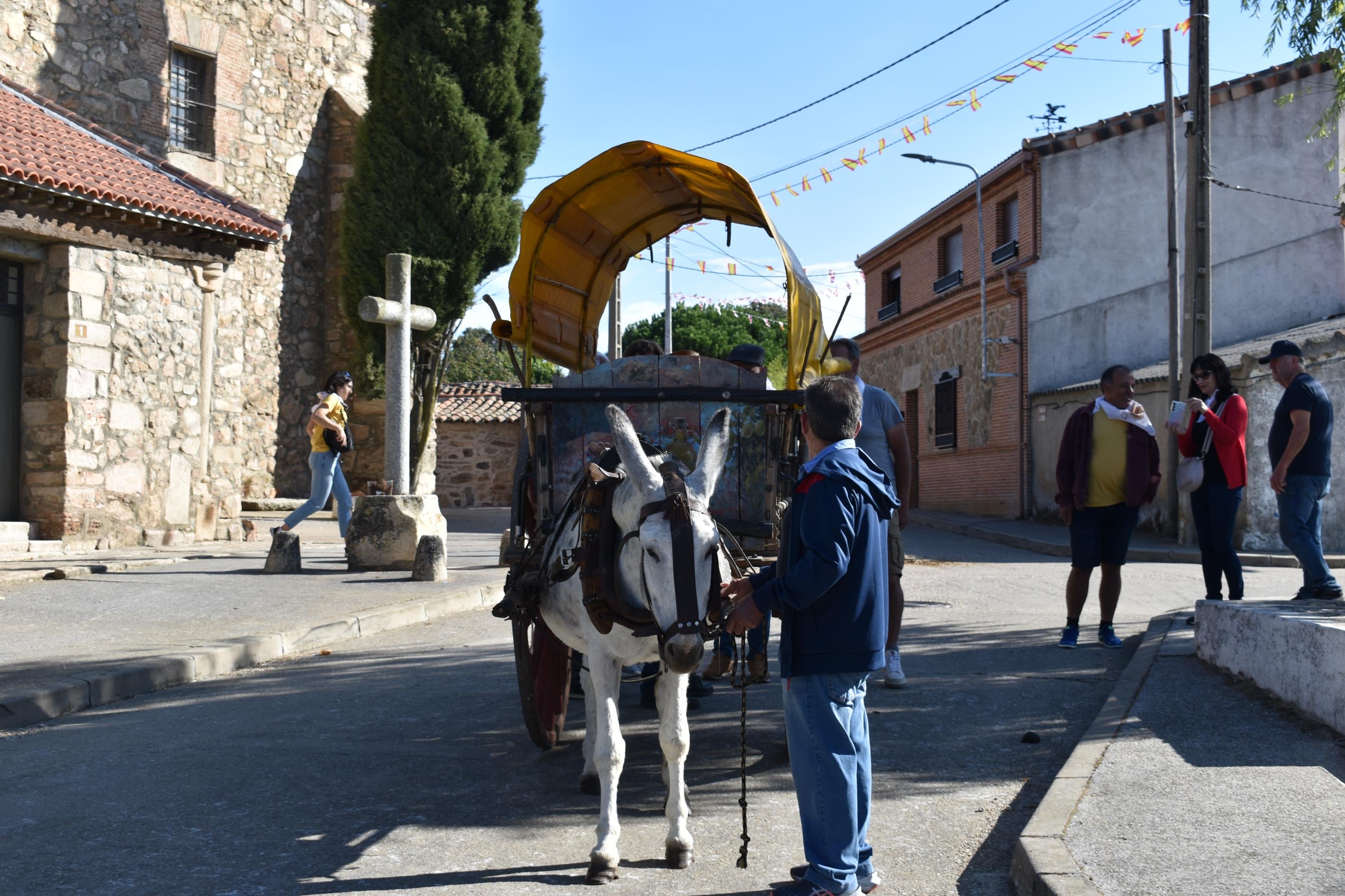 Unión y esperanza con la primera piedra para recuperar la antigua ermita de la Cuesta de San Pelayo