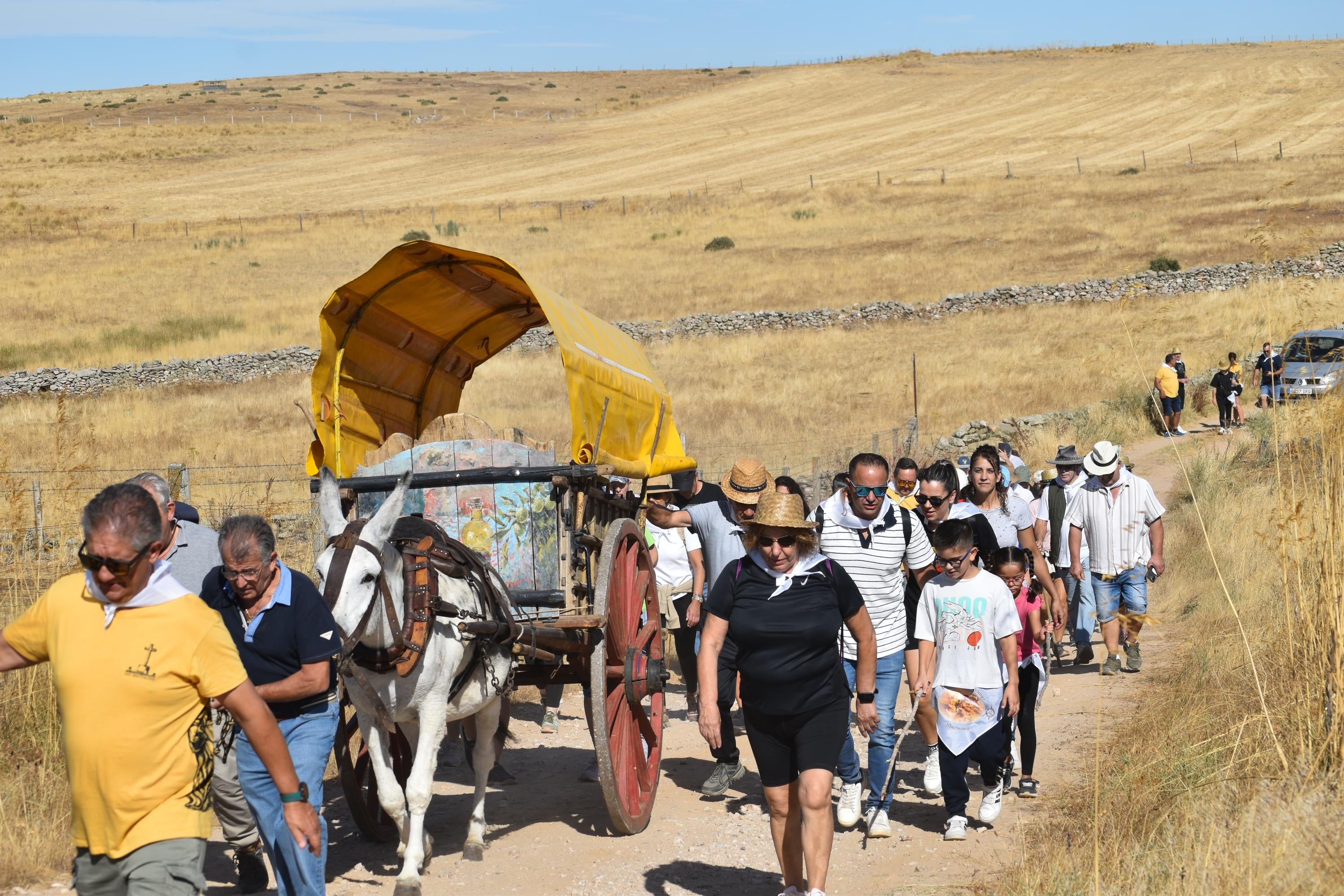 Unión y esperanza con la primera piedra para recuperar la antigua ermita de la Cuesta de San Pelayo