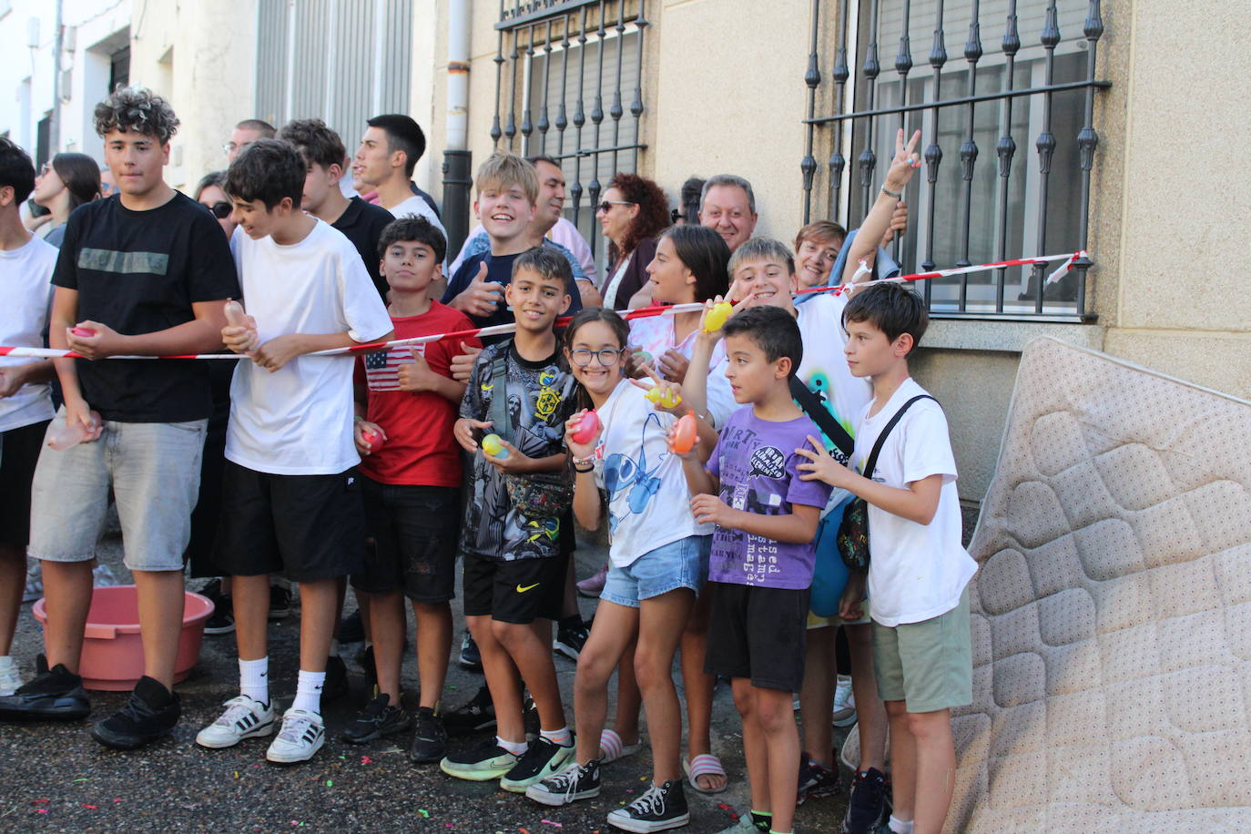 Los autos locos ruedan por las calles de Cespedosa de Tormes