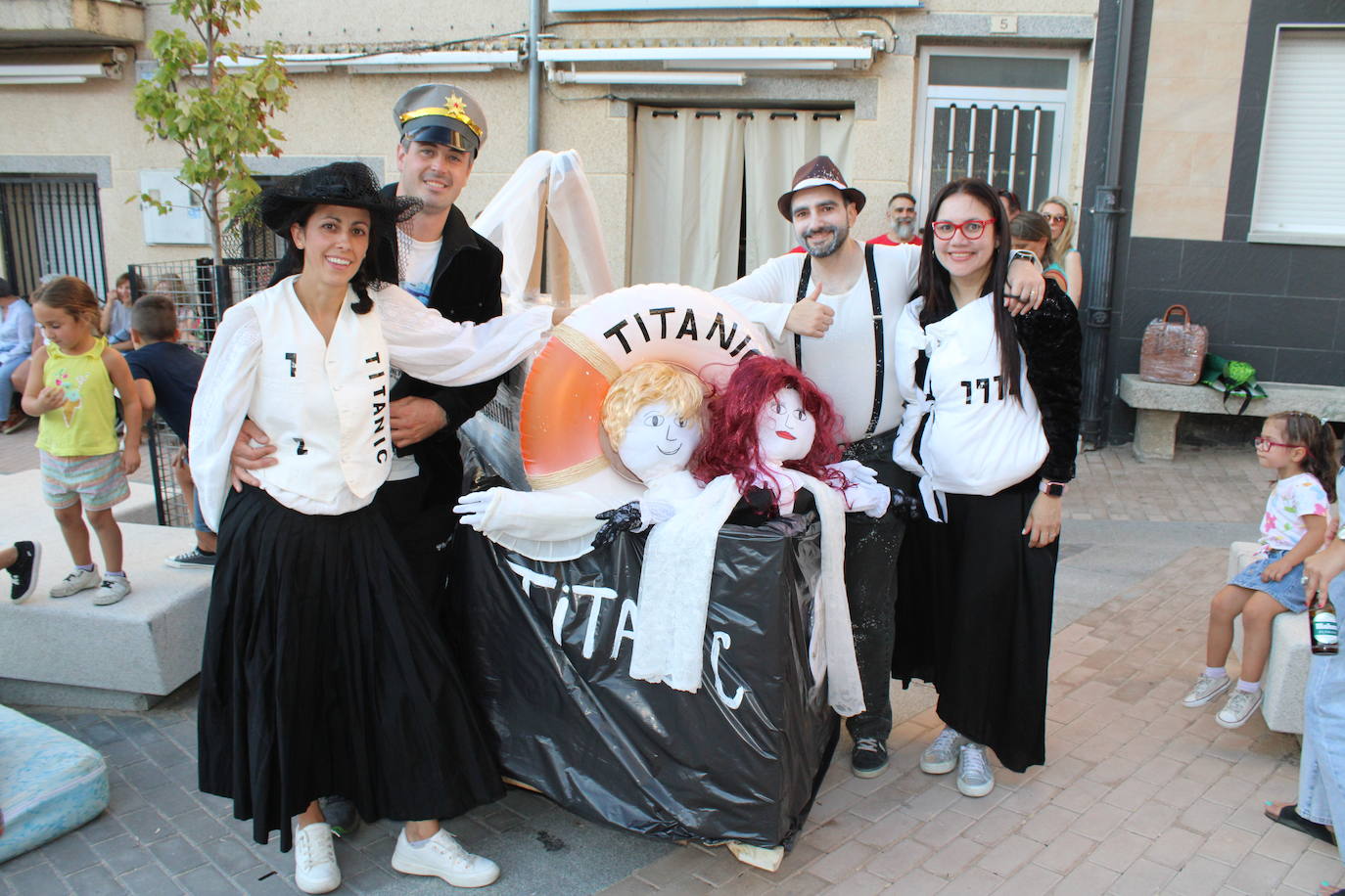 Los autos locos ruedan por las calles de Cespedosa de Tormes