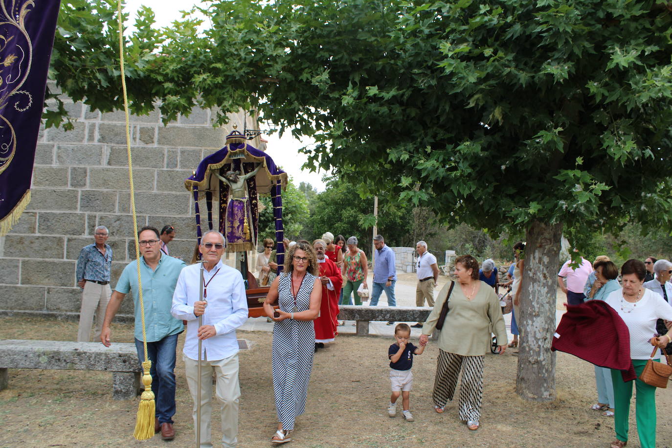 Los fieles de Sorihuela acompañan al Cristo de Valvanera