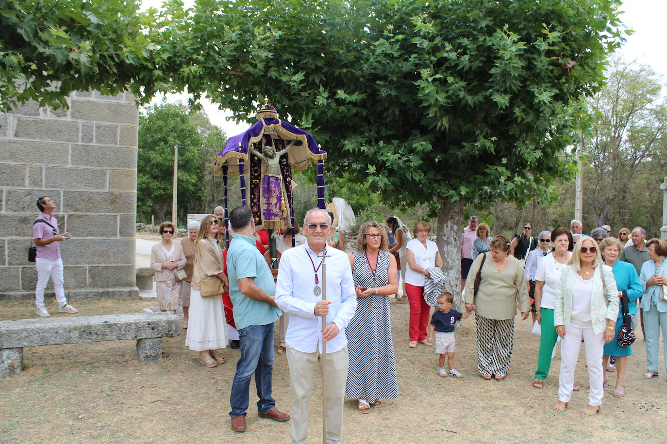 Los fieles de Sorihuela acompañan al Cristo de Valvanera