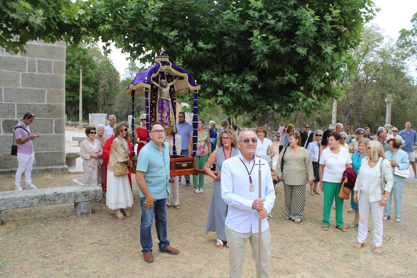 Los fieles de Sorihuela acompañan al Cristo de Valvanera