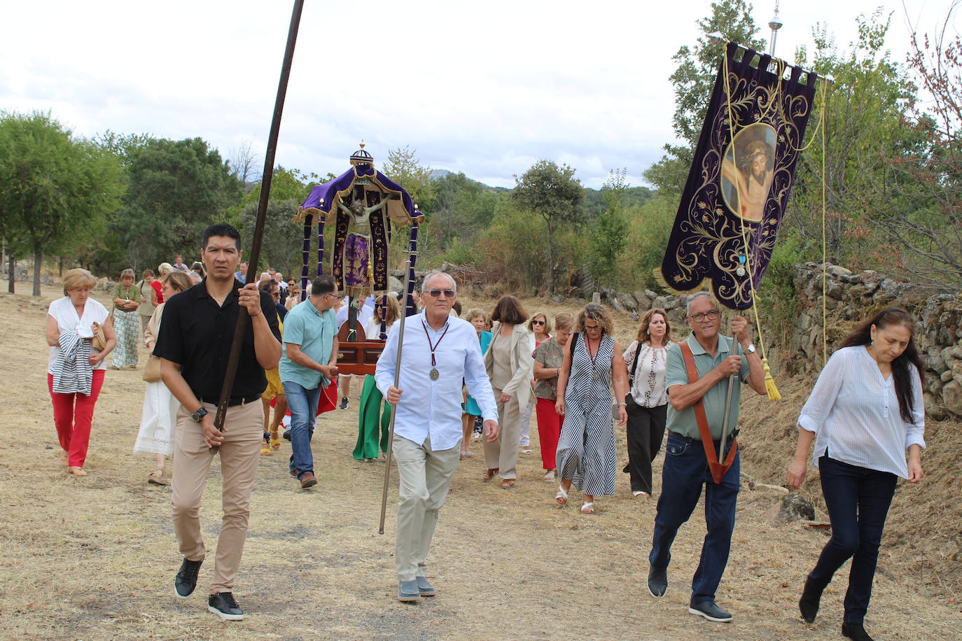 Los fieles de Sorihuela acompañan al Cristo de Valvanera