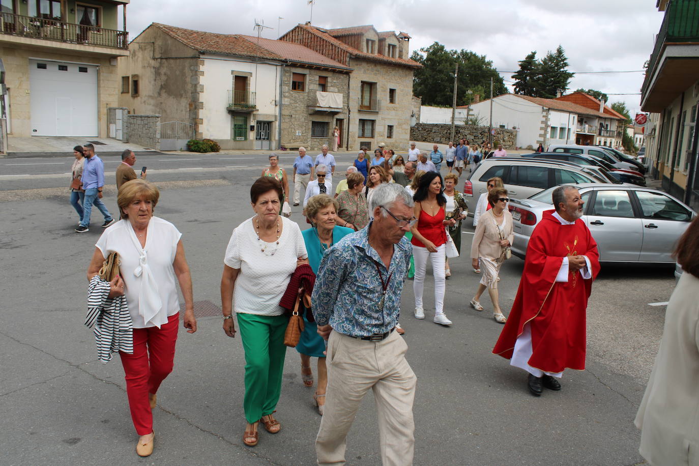Los fieles de Sorihuela acompañan al Cristo de Valvanera