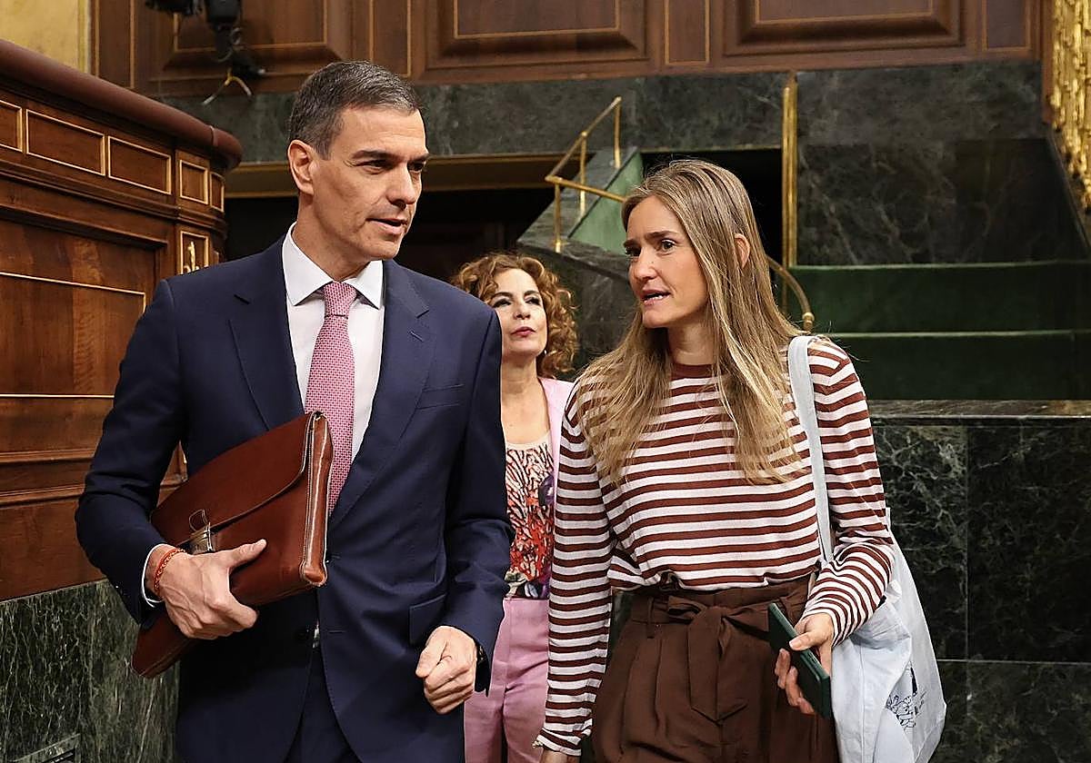 El presidente del Gobierno, Pedro Sánchez, y la ministra de Energía y Transición Ecológica, Sara Aagesen.