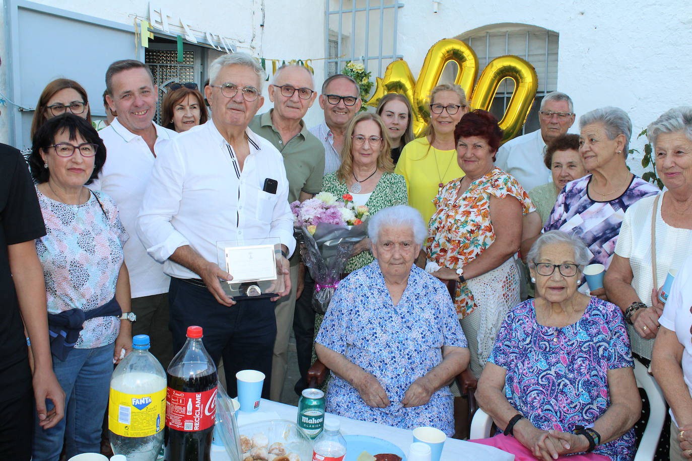 Berrocal de Salvatierra felicita a Paulina Ramos por su centenario