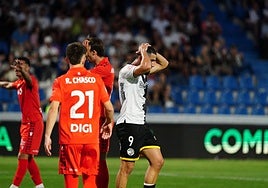 Pachón se lleva las manos a la cabeza tras desperdiciar Unionistas una ocasión de gol.