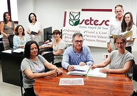 Parte de los integrantes del equipo de trabajo de Setesa-Idea, en sus instalaciones.