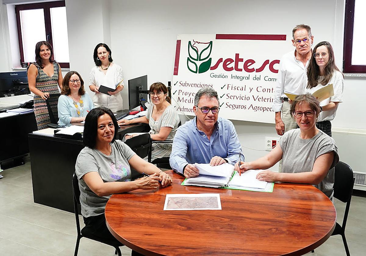 Parte de los integrantes del equipo de trabajo de Setesa-Idea, en sus instalaciones.