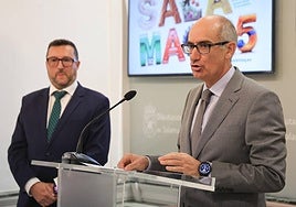 Javier Iglesias, en un momento de la presentación de Salamaq.