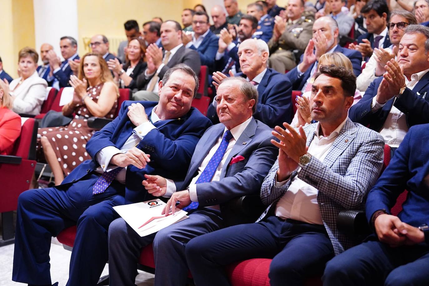 Eustaquio Andrés dedica la Medalla al Mérito de la Cámara a sus empleados