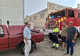 Marcos Iglesias, Rubén Benito y Ramon Sastre junto a los vehículos