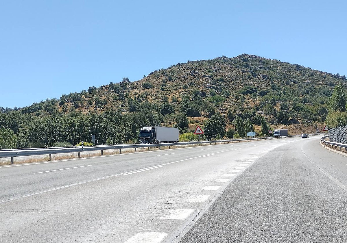 Imagen principal - Estado de la subida al puerto de Vallejera de esta semana.