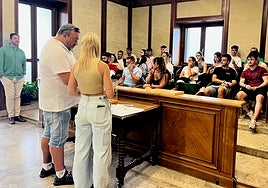 Imagen del sorteo realizado en el Ayuntamiento para elegir a las peñas del Gran Prix.