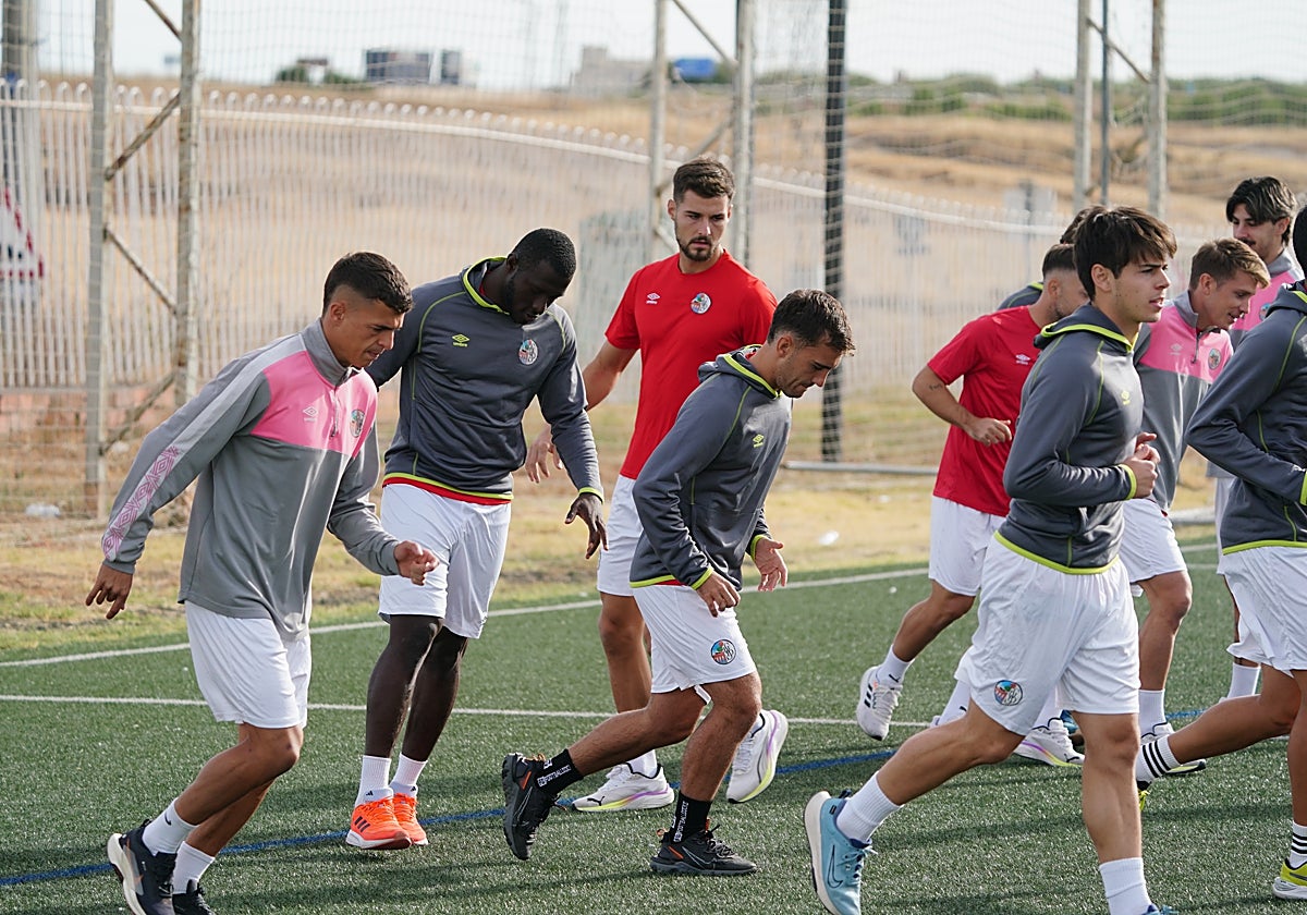 Los futbolistas del Salamanca UDS, en el entrenamiento de este jueves.