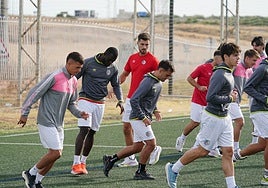 Los futbolistas del Salamanca UDS, en el entrenamiento de este jueves.