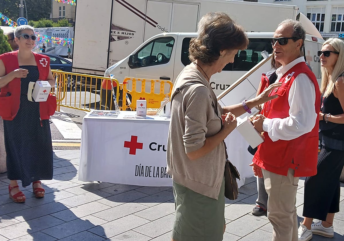 Imagen principal - Cruz Roja recauda en Béjar 1138,20 euros gracias a la celebración del día de la banderita