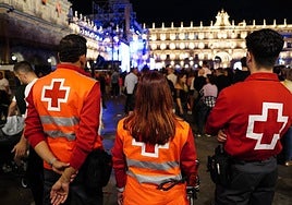 Algunos efectivos de Cruz Roja Salamanca, durante un concierto en Salamanca.