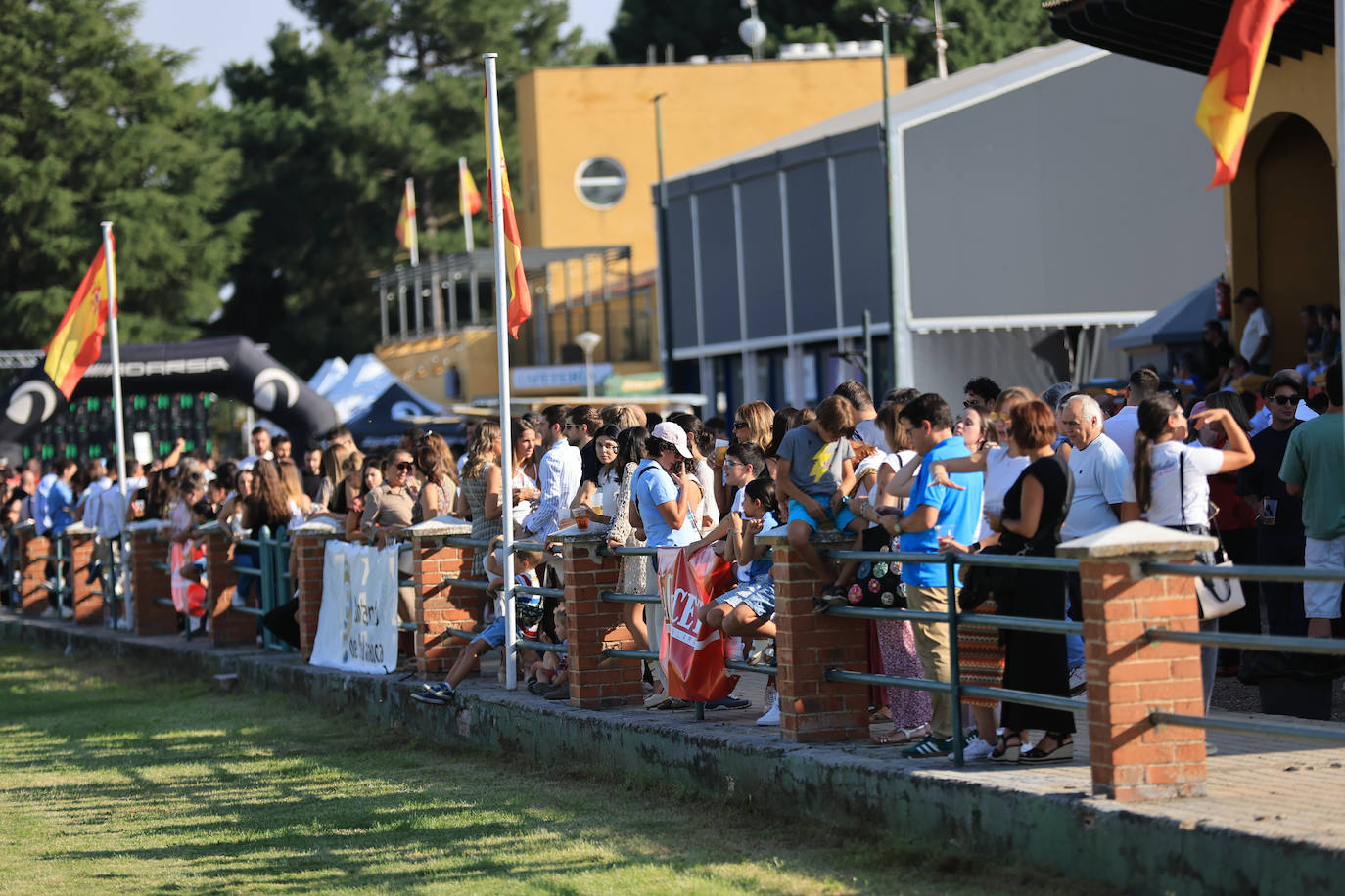 Ambientazo en la primera jornada de un concurso de saltos que enamora a Salamanca
