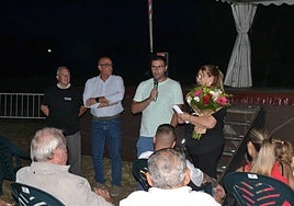Los ediles José Manuel Jerez, Ramón Sastre y Rodrigo Toribio junto a la pregonera Verónica Sastre