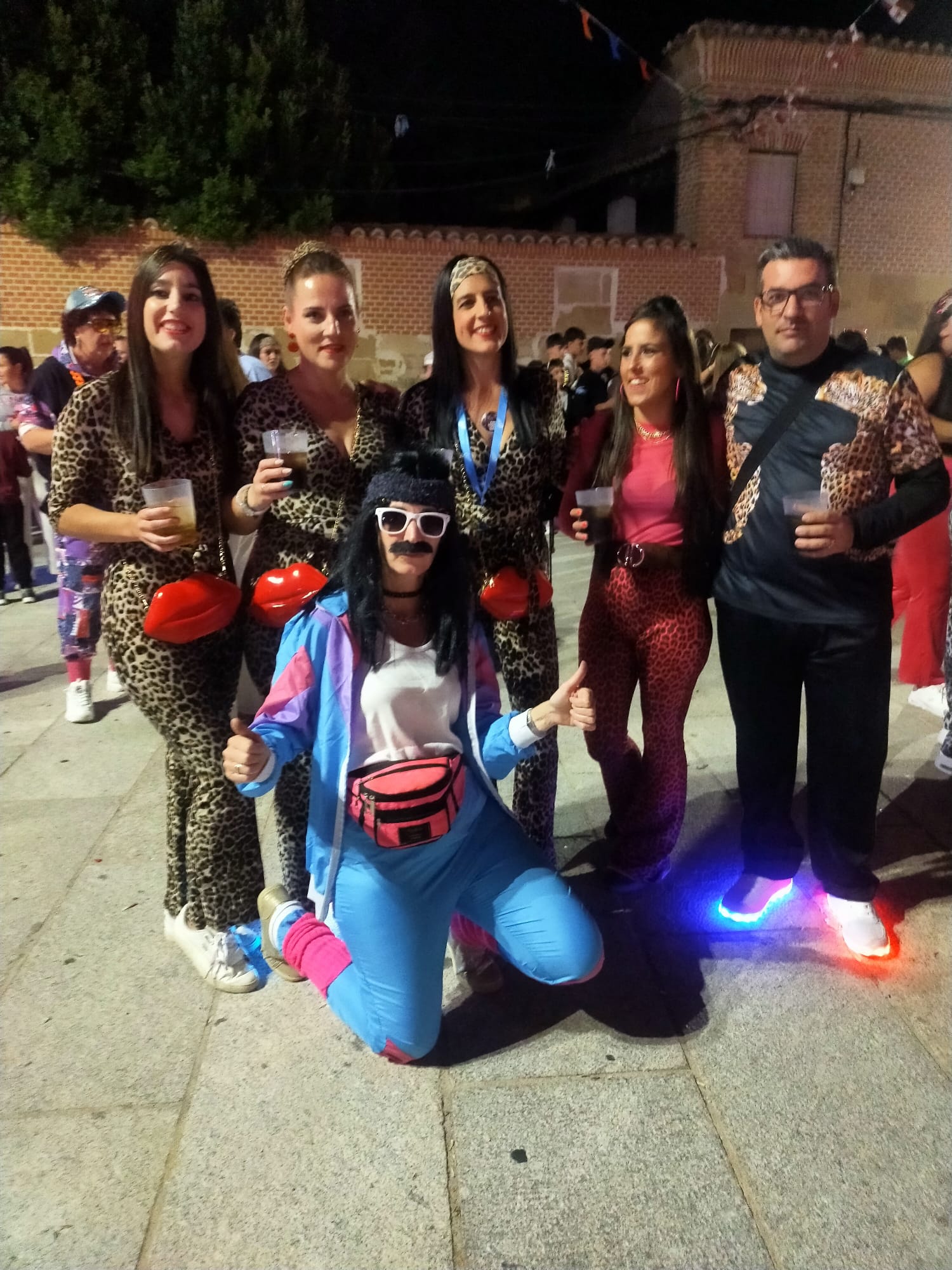 Gran despliegue de originalidad en el desfile de peñas de Villoria