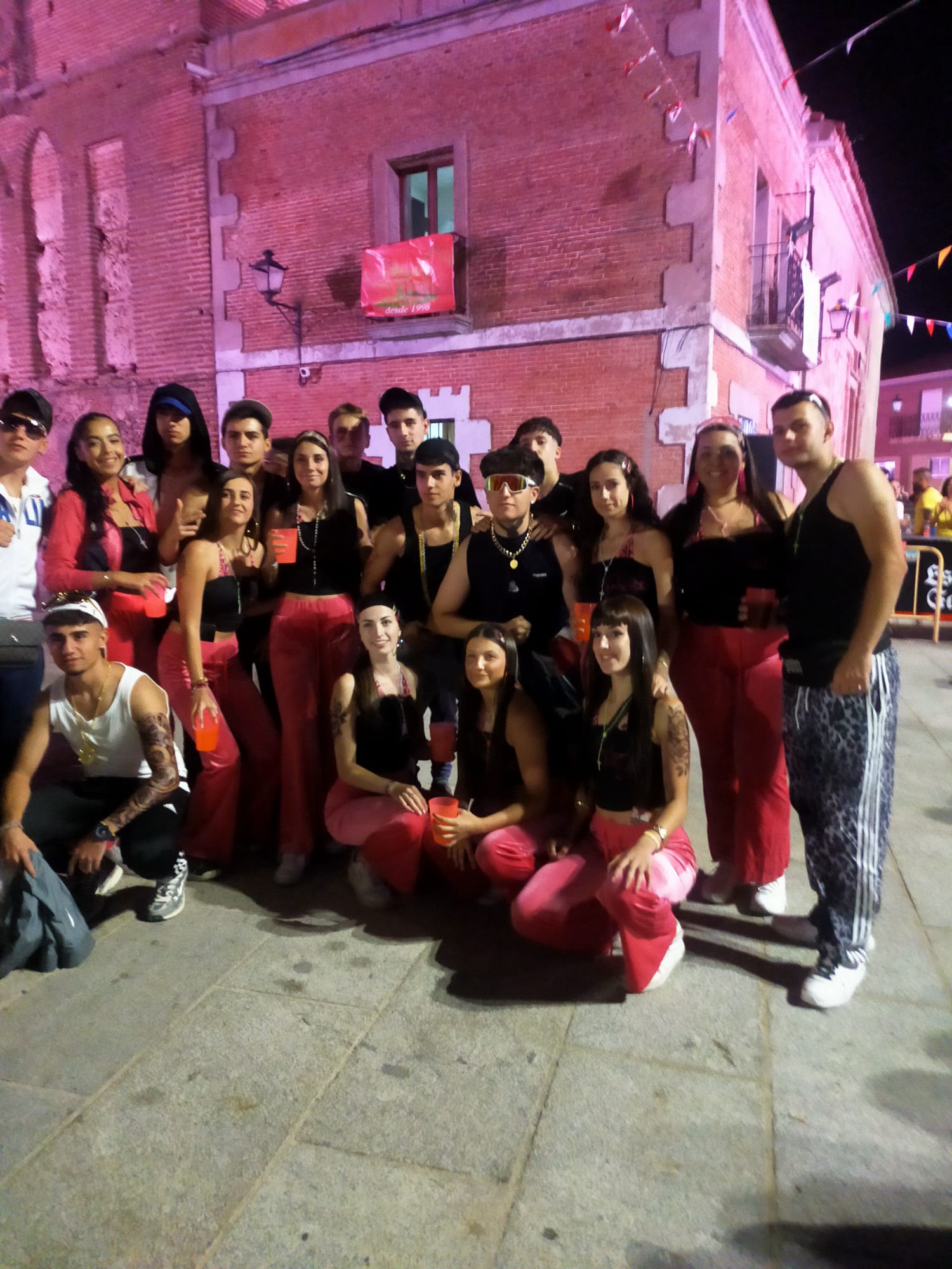 Gran despliegue de originalidad en el desfile de peñas de Villoria