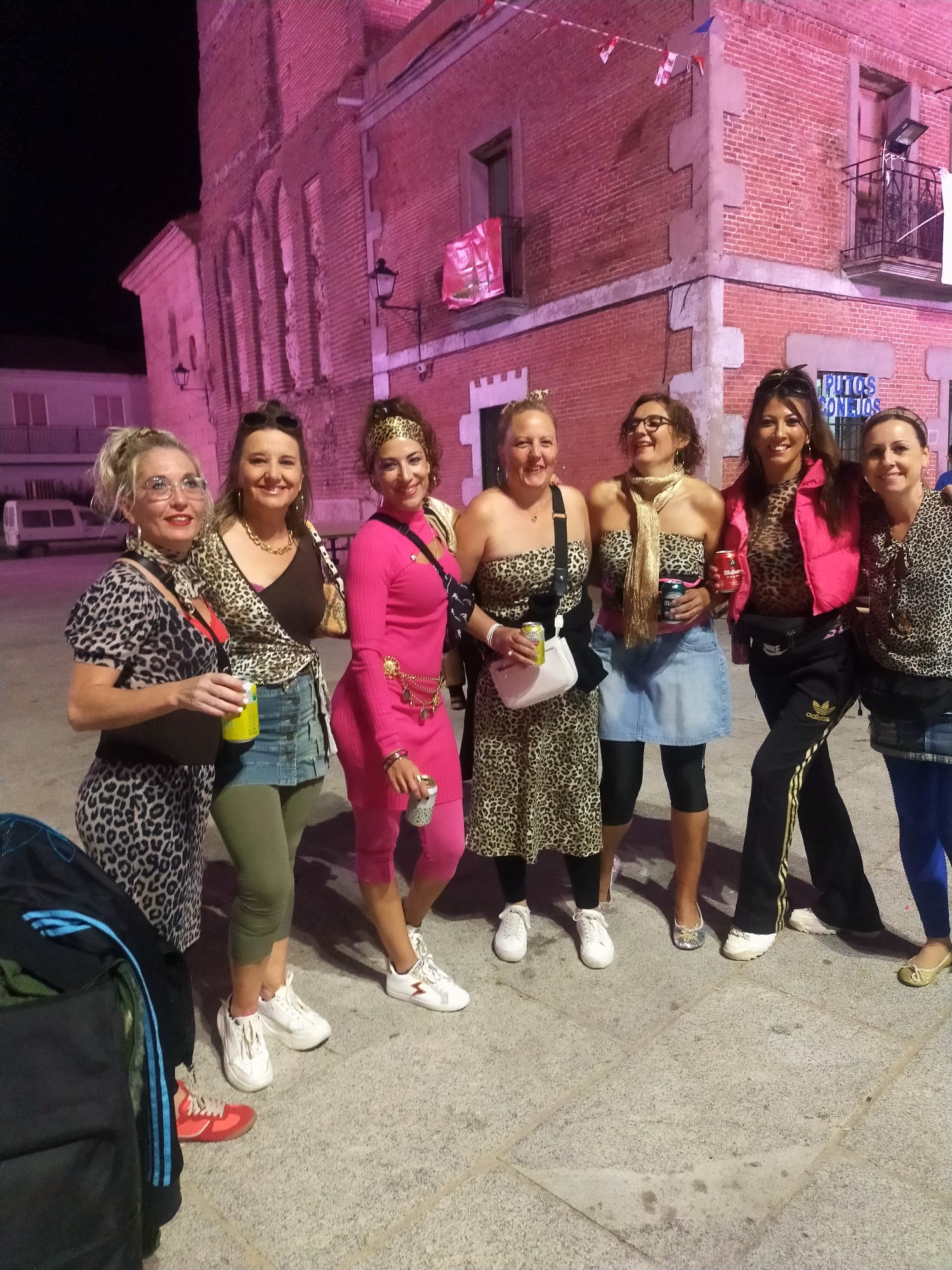 Gran despliegue de originalidad en el desfile de peñas de Villoria