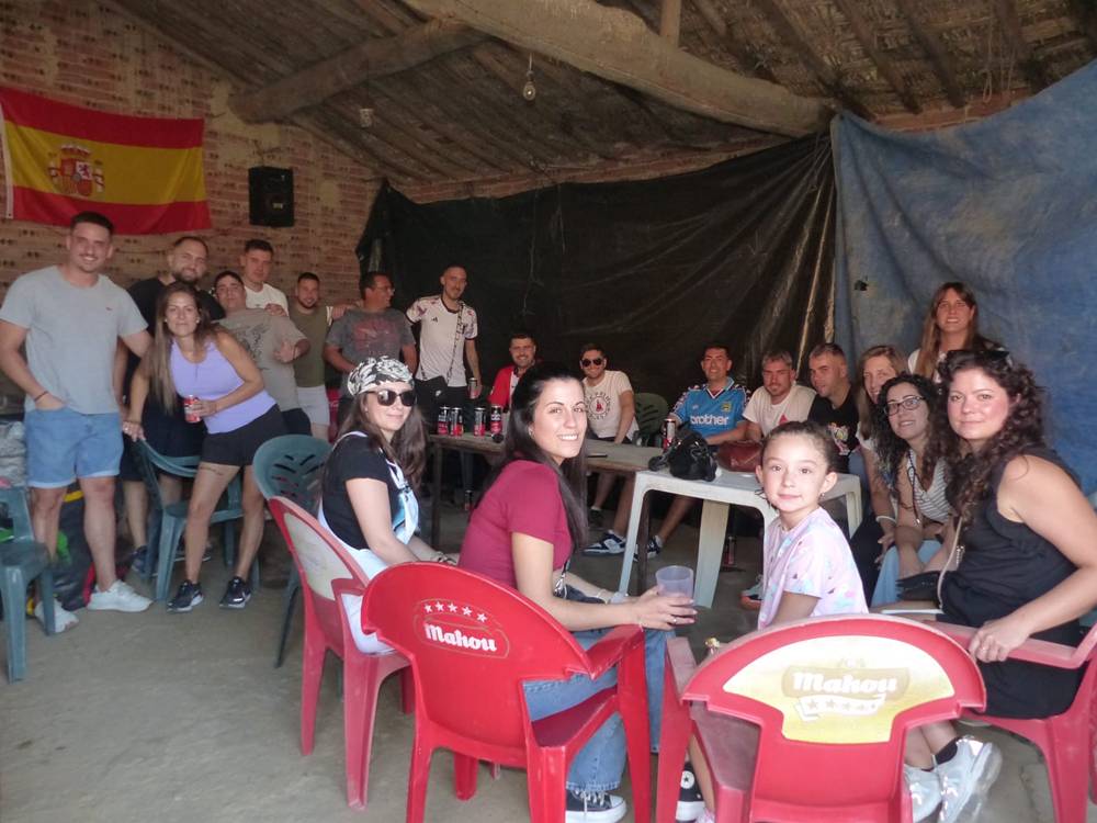 Gran despliegue de originalidad en el desfile de peñas de Villoria